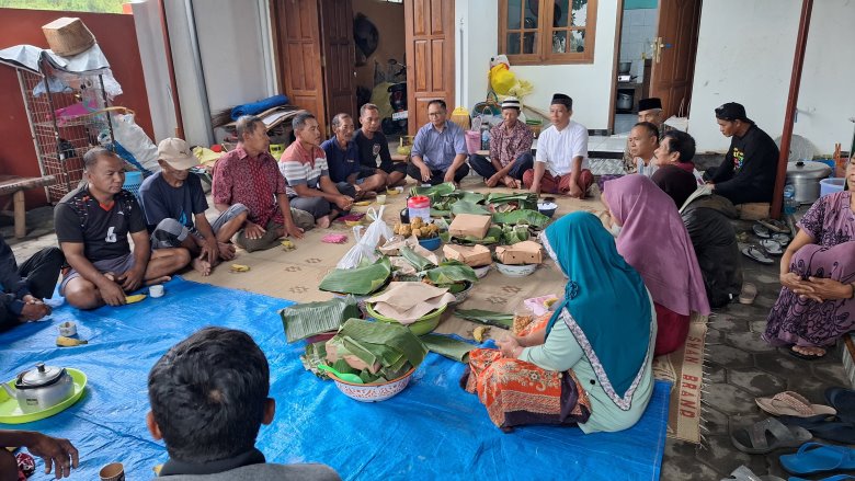 Hujan Gerimis Warnai Tradisi Methil Bersama di Dusun Kedunggulun